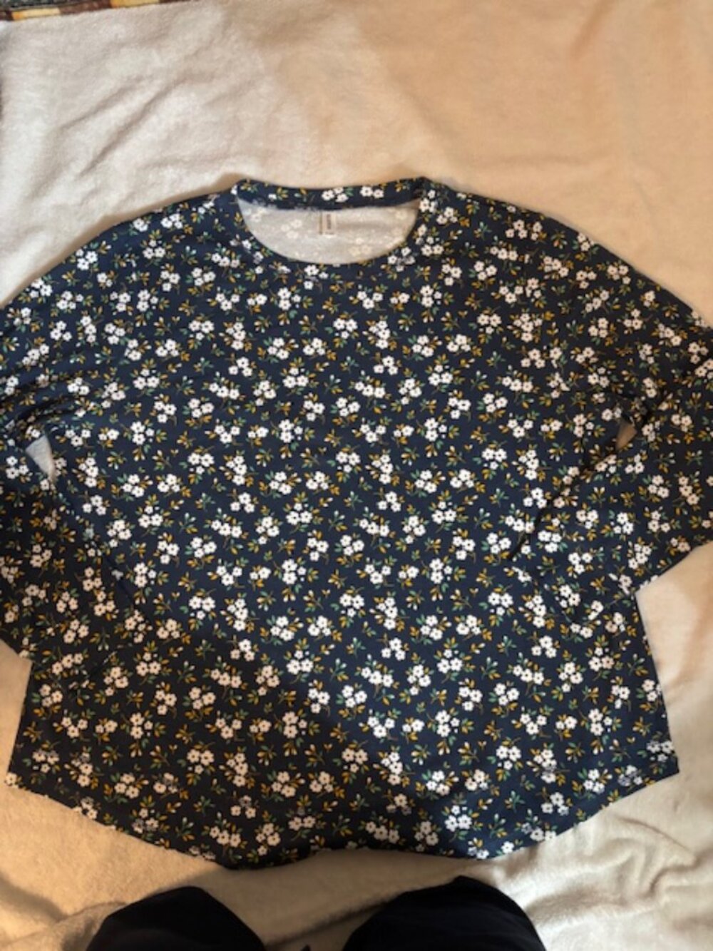 Kuotai Women's 2XL Long Sleeve Flower T-Shirt